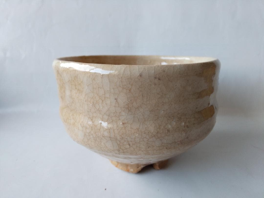 萩茶碗 小萩窯 厚東建信 作 萩焼 共箱 共布 茶道具 抹茶碗 美品 です。