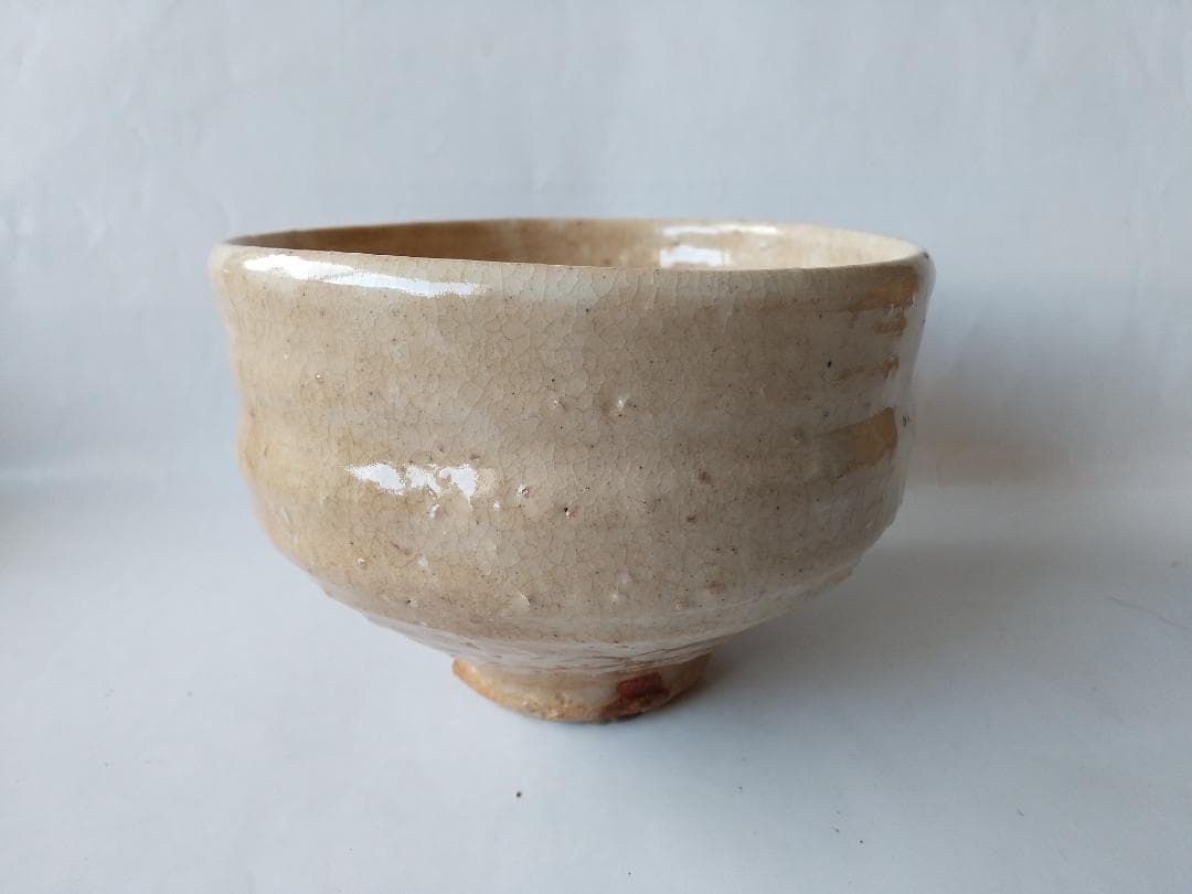 萩茶碗 小萩窯 厚東建信 作 萩焼 共箱 共布 茶道具 抹茶碗 美品 です。