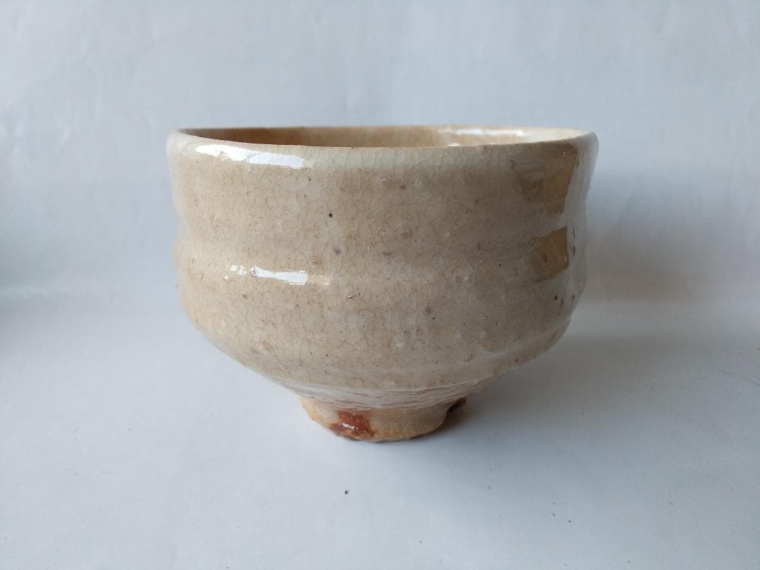 萩茶碗 小萩窯 厚東建信 作 萩焼 共箱 共布 茶道具 抹茶碗 美品 です。