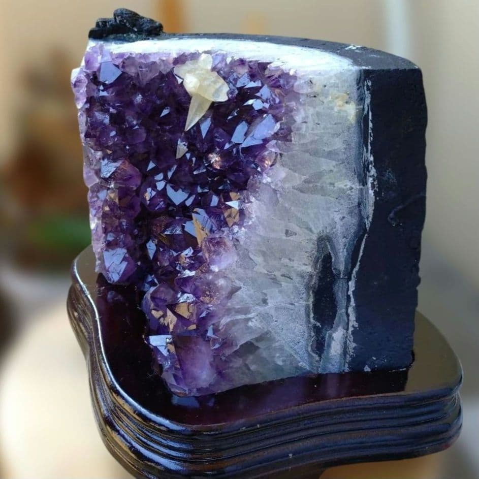 ✴️美品✴️虹入り✴️カルサイト共生✴️ブラジル産アメジストクラスター6.9Kg